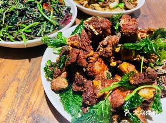 直接开车就跑过来打卡了 两个人三个菜完全吃不完