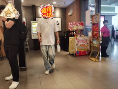 -麦当劳(上海虹桥站30B检票口楼上)