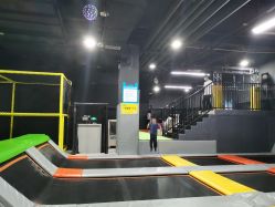 -蹦贝运动中心·蹦床·攀岩·闯关(龙岗店)