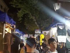 -吴山路夜市
