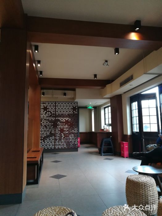星巴克臻选(成都宽窄巷子店)大堂图片