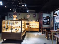 面包甜点陈列柜-啊噗吐呦现场烘焙(麦凯乐店)