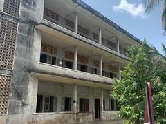 -吐斯廉屠杀博物馆