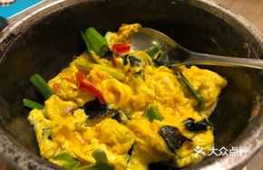 Stone Pot Stir-fried Toona Sinensis with Free-range Eggs