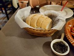 餐前面包配自制橄榄菜-ALBERGUE 1601 婆仔屋葡国餐厅
