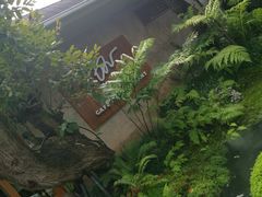 -Chom Cafe and Restaurant