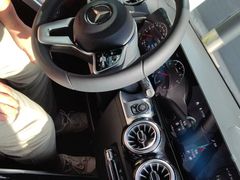 -上海星瀚奔驰4S店(红柳路店)