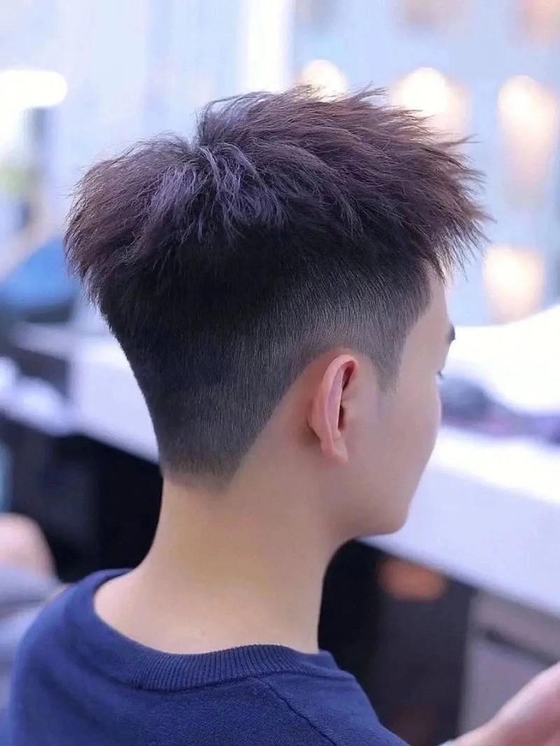 男生简洁发型
