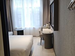 -成都东郊记忆理工大学轻居酒店