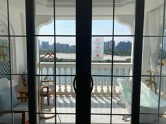 -芭黎人江景轻奢酒店(告庄西双景星光夜市店)