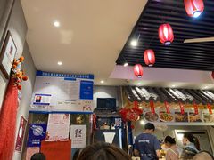 大堂-爆炸头阿姨小四川正宗川味小吃(无任何分店)