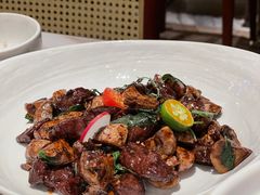 黑胡椒蘑菇牛肉粒-金椰壳· 大厨新加坡菜(壹方城店)