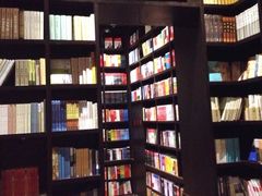 -钟书阁(松江泰晤士小镇店)