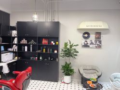 -老男孩男士理容馆·理发·烫染·修面