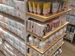 -名创优品(北京新中关购物中心地铁层店)