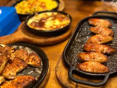 料理烤焦香翅中-老东镇啤酒屋海鲜加工·蒸汽海鲜·海鲜烧烤(台东店)