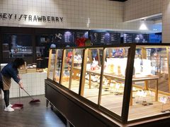 面包甜点陈列柜-黑草莓(重庆路店)