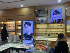 -光明眼镜·蔡司授权(徐泾店)