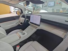 -小鹏汽车(上海静安大融城店)