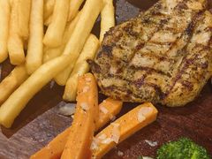 炭烤鸡胸肉-Luga's 西餐酒吧·bistro(百家湖1912店)