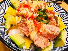 三文鱼牛油果盖饭-沼津港渔市(宏伊国际广场店)