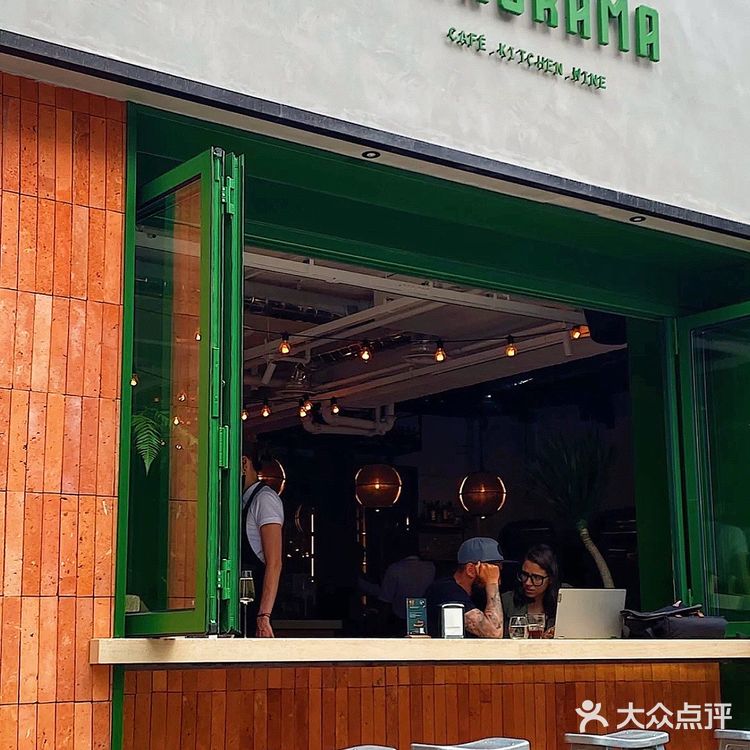 我又来了 这是三里屯吗 明明是巴黎的街边！！