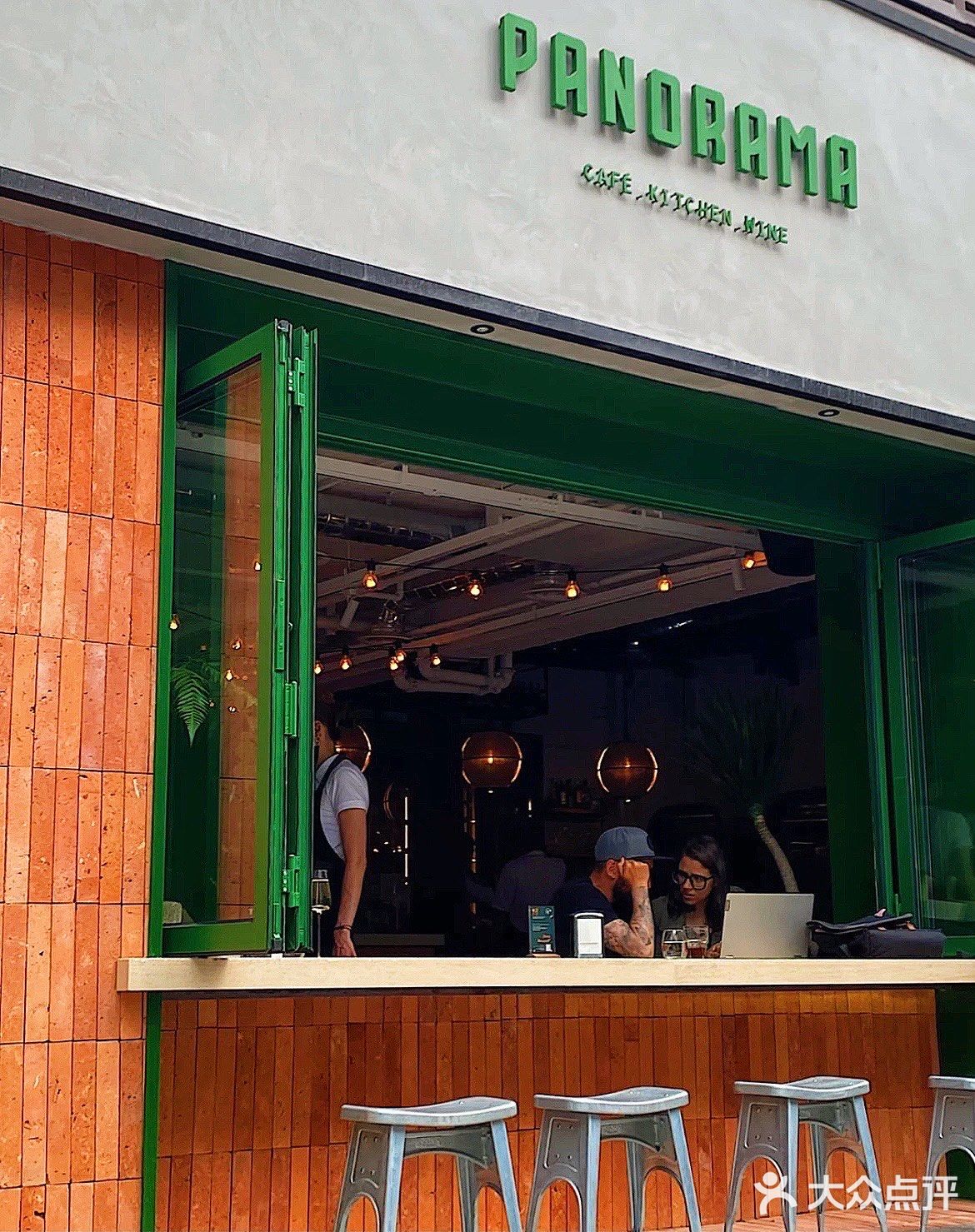 我又来了 这是三里屯吗 明明是巴黎的街边！！