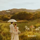 夕阳下的婚纱照