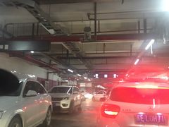 -繁花中心-停车场