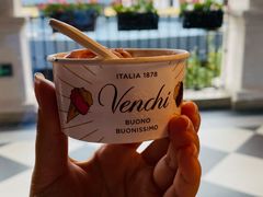 -VENCHI 闻绮(上海佛罗伦萨小镇店)