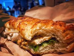 -星巴克(广州南站A18检票口楼上)