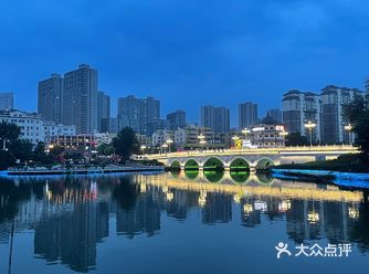 这是咱们的大滁州。在南湖公园，大概六点半到七点时间。