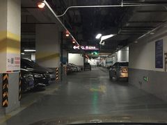 -百联又一城停车场