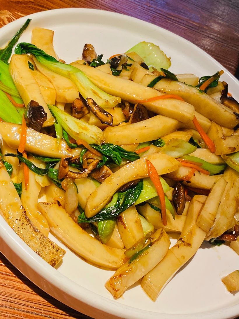 松溪炒黄粿,有点类似炒白果,但是香菇和糖酒的的提鲜,让这盘主食增艳