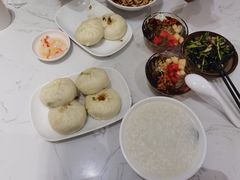 -李与白包子铺(桐梓林店)