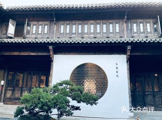 雕梁画柱，余音袅袅，水上的建筑，自由的小鱼