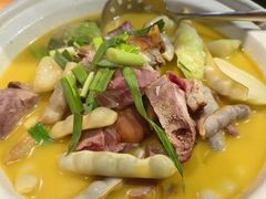 -帅巴人舅母子腊蹄民俗村