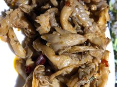 麻辣鲜蘑-嗨辣小聚·盘锦河蟹·海鲜烧烤龙虾(盘锦十年好店)