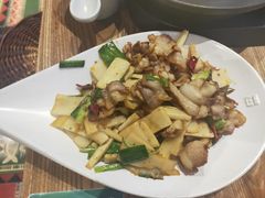 云南腊肉炒香笋-云海肴云南菜·蒸汽石锅鱼(北京良乡华冠店)