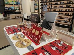 -博士眼镜集团石人工眼镜(虹口万泰店)