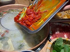 -洱火云南酸菜牛肉火锅(石景山当代商城店)