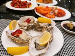 -广州万富希尔顿酒店·感趣自助餐厅·金秋蟹宴生蚝海鲜刺身
