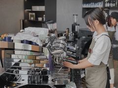 -HUG·拥抱咖啡(郑州宝龙广场店)