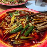 环境：没有包间，只有大堂和外摆，有点热