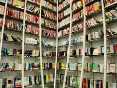 -钟书阁(松江泰晤士小镇店)