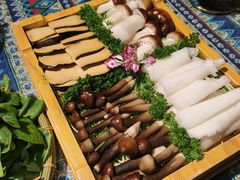 精品菌菇组合-慢丽江·云南野生菌土鸡锅(付家庄店)