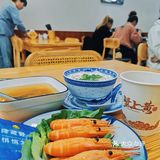 南京东路逛断腿，一碗蟹黄面续命