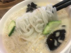 浓鱼汤云胜米线-悦湖公馆