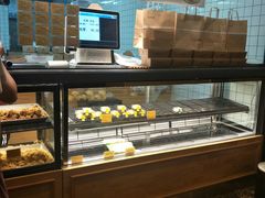 面包甜点陈列柜-鲍师傅糕点(江苏路店)