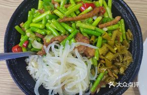 Garlic Shoot Stir-Fry with Pork and Crispy Rice